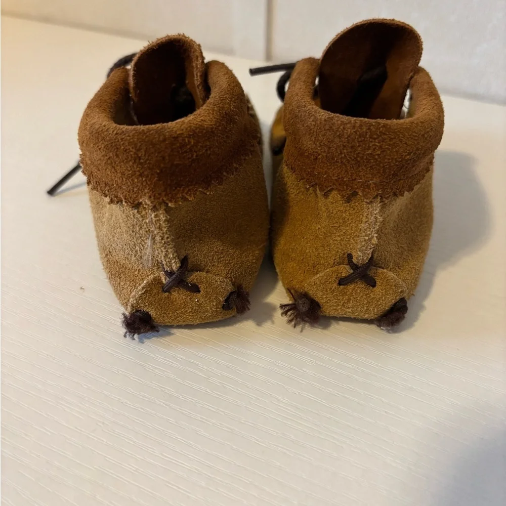 Minnetonka ORIGINAL Toddler moccasin size 5